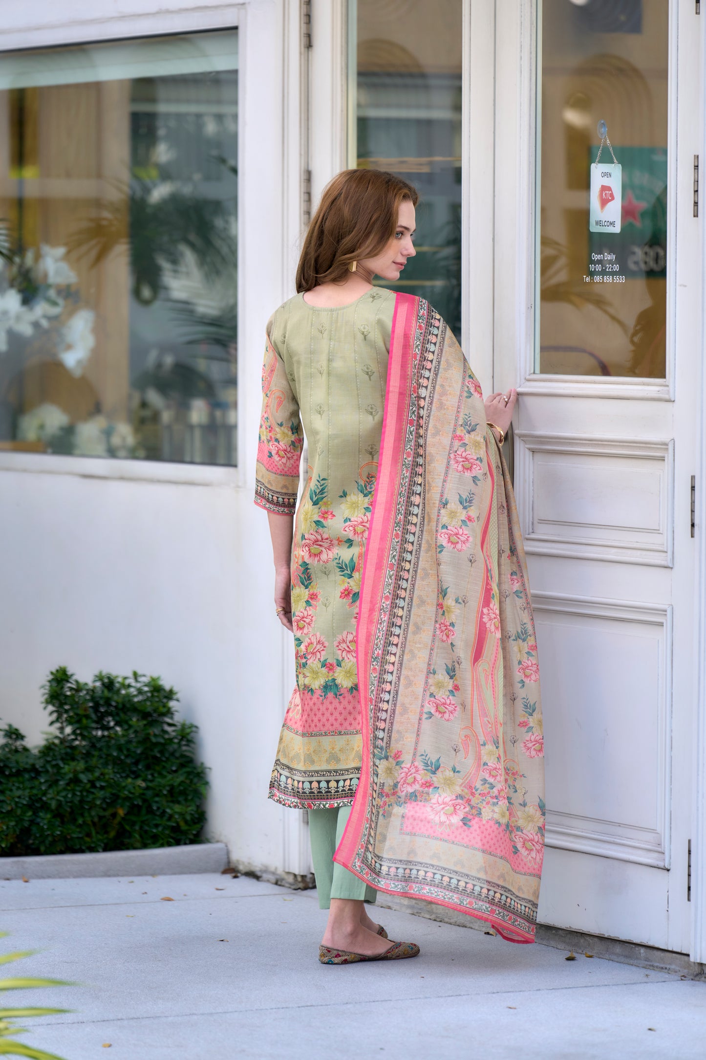 SHOWOFF Women's Floral Straight Kurta and Trouser