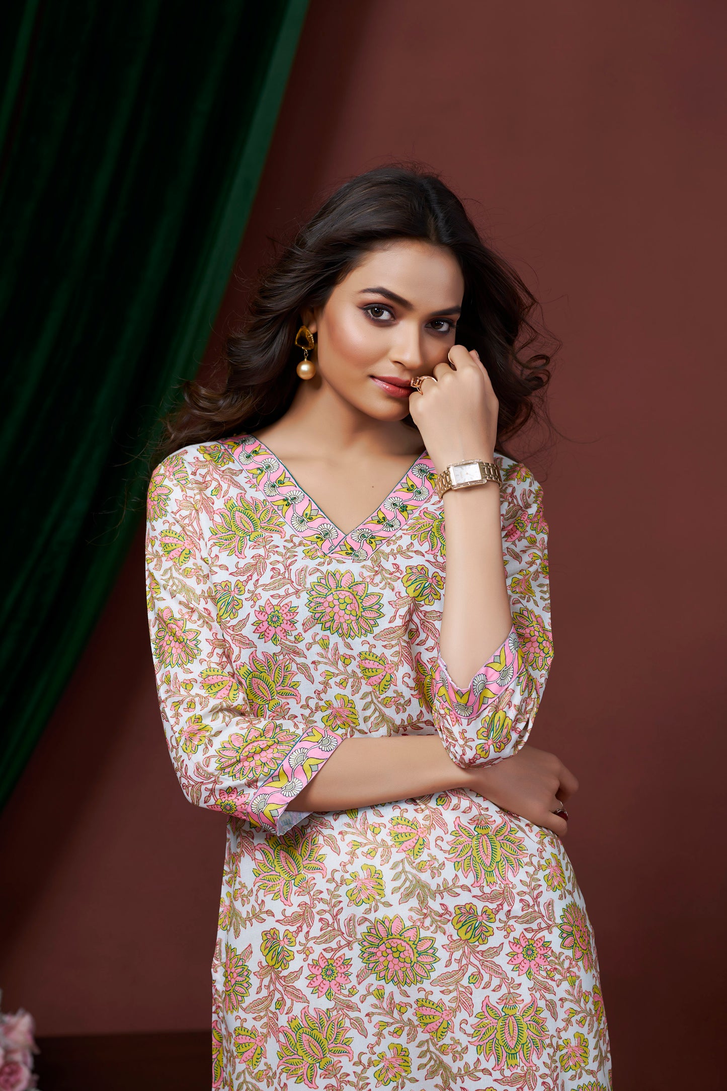 Women Floral Print Straight Kurti
