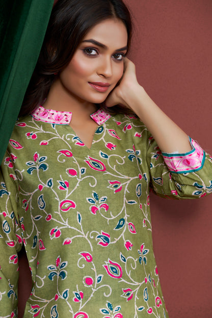 PRISCA Paisley Printed Notch Neck Panelled A-Line Kurta
