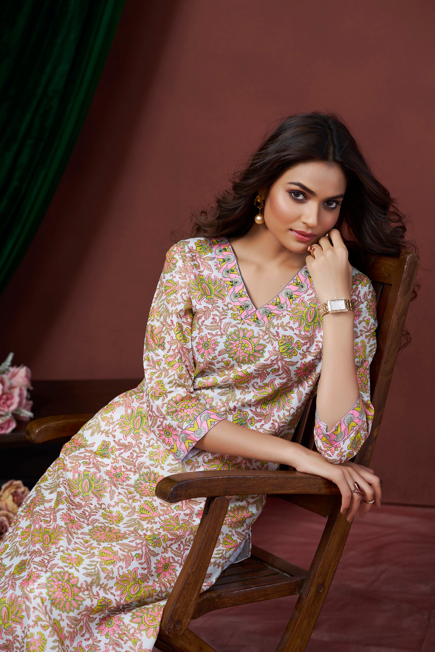 Women Floral Print Straight Kurti