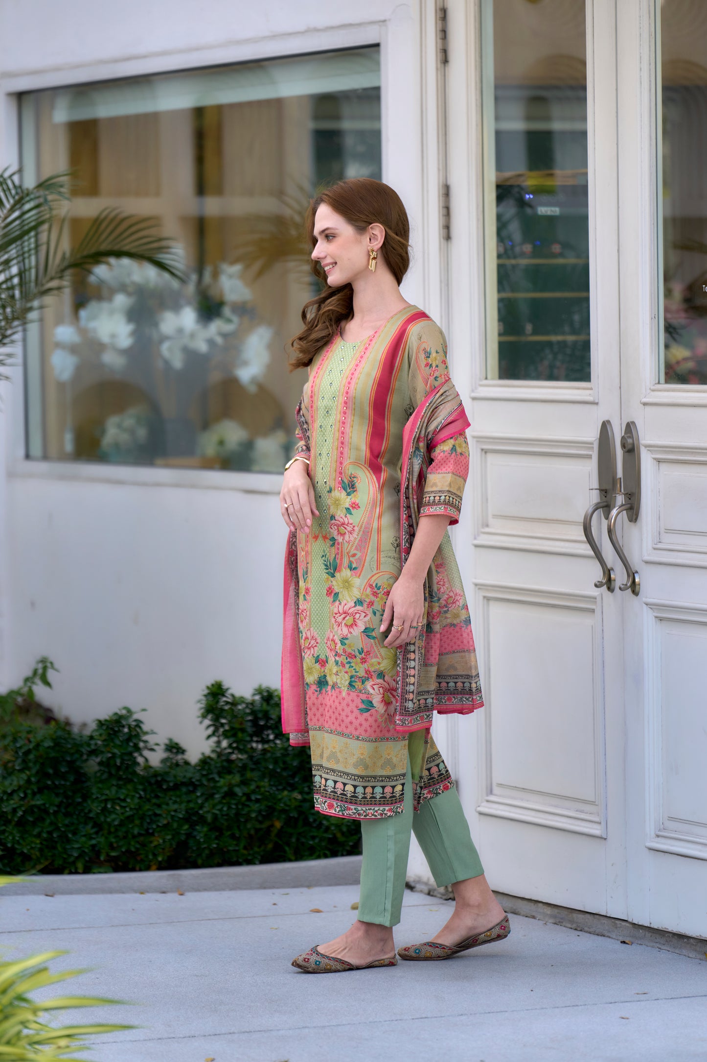 SHOWOFF Women's Floral Straight Kurta and Trouser