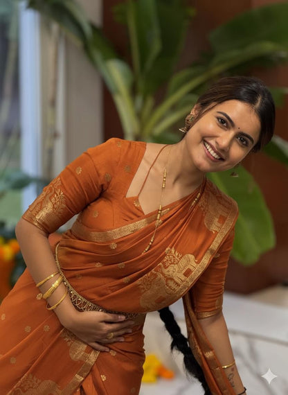 Classic Black Saree Mein Khilti Muskaan aur Timeless Grace