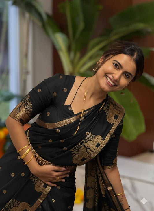 Classic Black Saree Mein Khilti Muskaan aur Timeless Grace