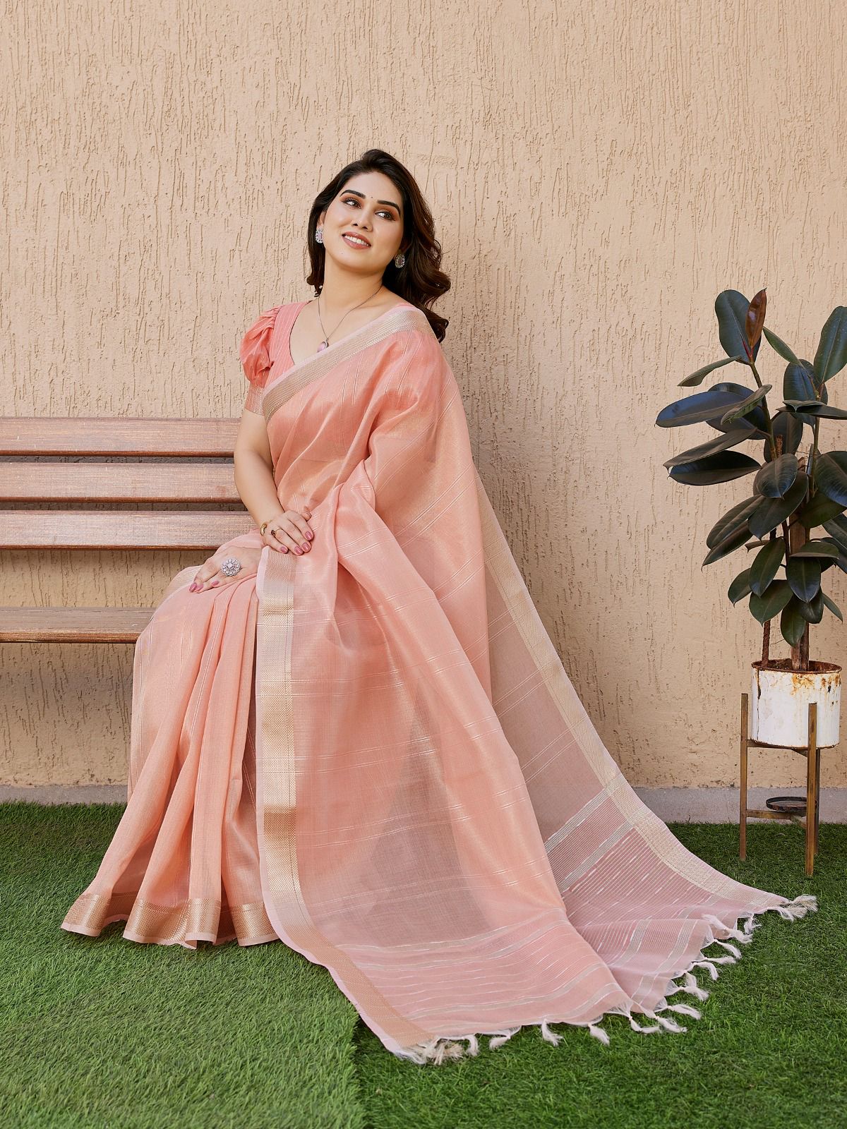 UNIQUE MIXTURE OF TISSUE LINEN SILK AND WEAVED ZARI LINING